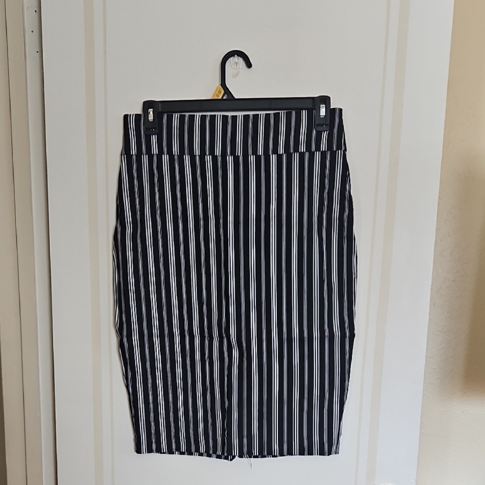 Elegant Striped Pencil Skirt